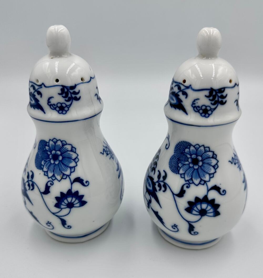 Blue Onion Danube Blue & White Salt and Pepper Shaker Set Ribbon Hallmark Logo